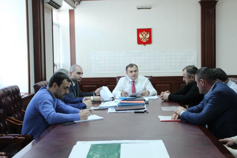 Агарагим Кагиргаджиев провел совещание по вопросу земельного спора между селами Каранайаул, Сагаси - Дейбук и ГУП «Чкаловское»