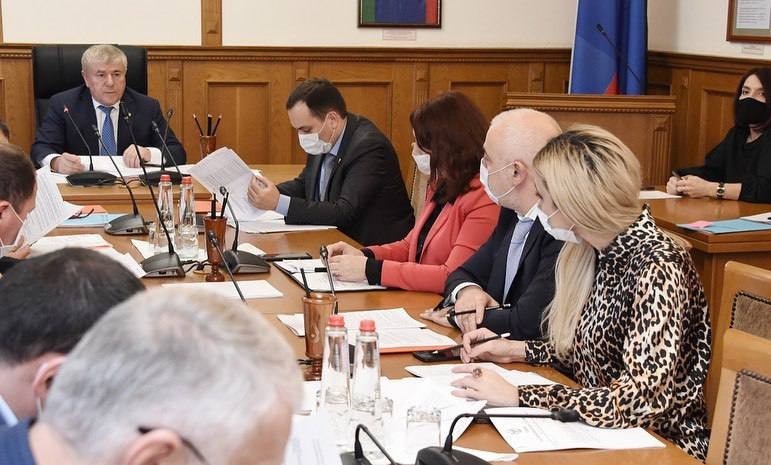 Представители Минимущества Дагестана приняли участие в заседании Комитета НС РД