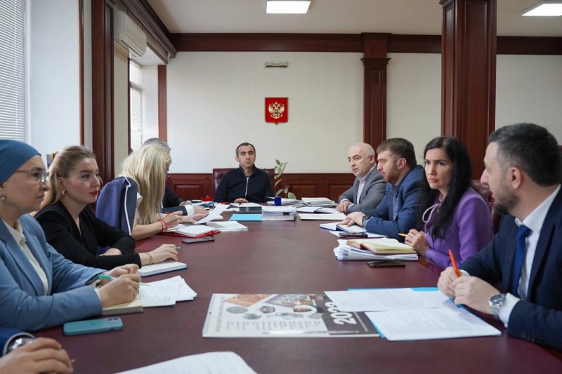 Еженедельное аппаратное совещание прошло под руководством Заура Эминова