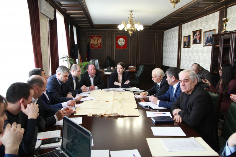 27 февраля 2019 г. в администрации Бабаюртовского района заместитель Председателя Правительства – министр по земельным и имущественным отношениям Республики Дагестан Екатерина Толстикова провела выездное совещание