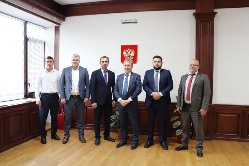 Заур Эминов встретился с представителями крупного ярмарочного комплекса в стране