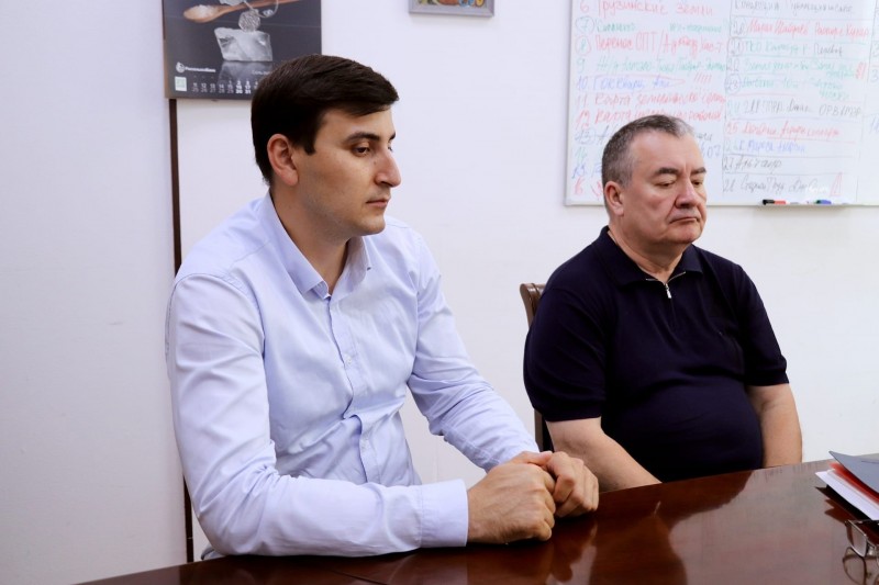 В Минимуществе Дагестана прошло совещание по вопросу эффективного использования двух объектов недвижимости, расположенных в городе Каспийск