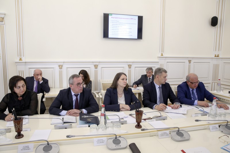 На еженедельном совещании у Главы РД В.А. Васильева обсудили вопросы инвентаризации земельных участков, находящихся в собственности Республики Дагестан.