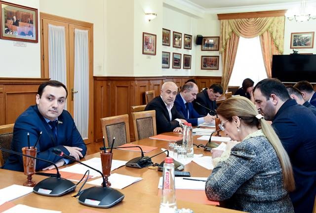 Эмиль Татаев принял участие в заседании Комитета НC РД по экономической политике, инвестициям и предпринимательству