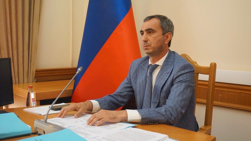 Заур Эминов провёл совещание по вопросу рассмотрения замечаний к проектам нормативных актов Правительства РД