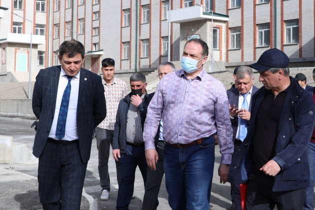 Глава Дагестана подверг критике сроки строительства соцобъектов в Ахтах