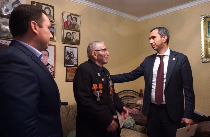 Глава Минимущества поздравил с Днем Победы ветерана Великой Отечественной войны Алиханича Арабова