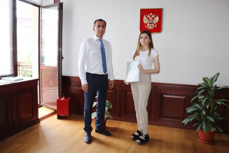 Заур Эминов поздравил выпускников ДГУНХ с успешным окончанием учебы