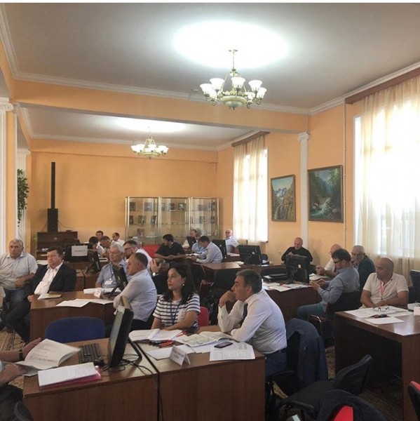В рамках семинара совещания по организации общественного контроля за ходом реализации проектов развития Республики Дагестан "Стратегия развития: эффективное управление" идёт работа в группах