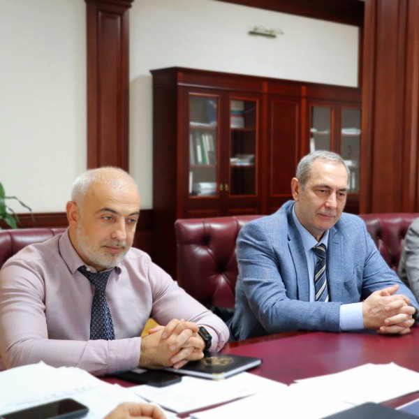 В Минимуществе Дагестана прошла встреча с представителями ДГУНХ