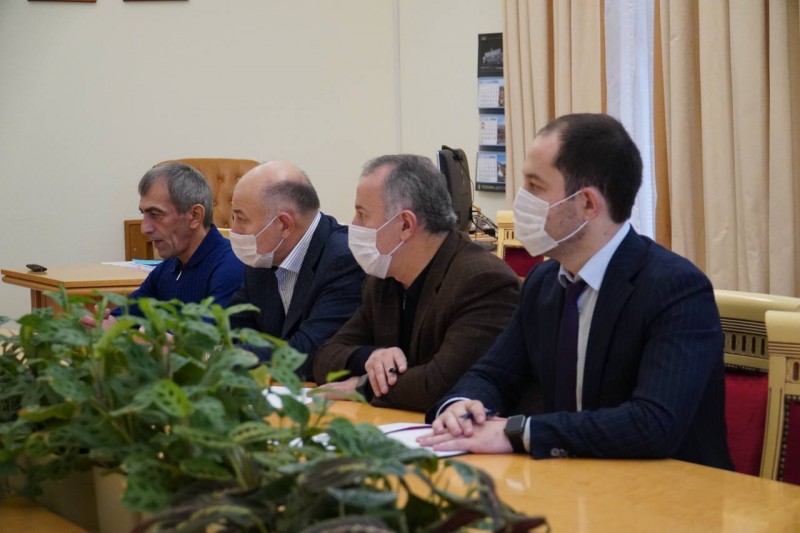 Меры по урегулированию задолженности за аренду газовых сетей перед республикой обсудили в Правительстве РД