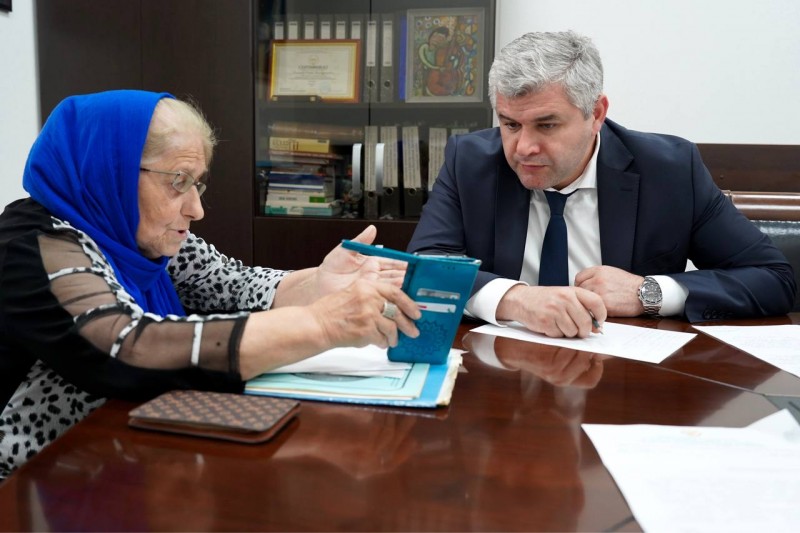 Заур Эминов и Хабиб Джанаев провели приём граждан в Минимуществе Дагестана
