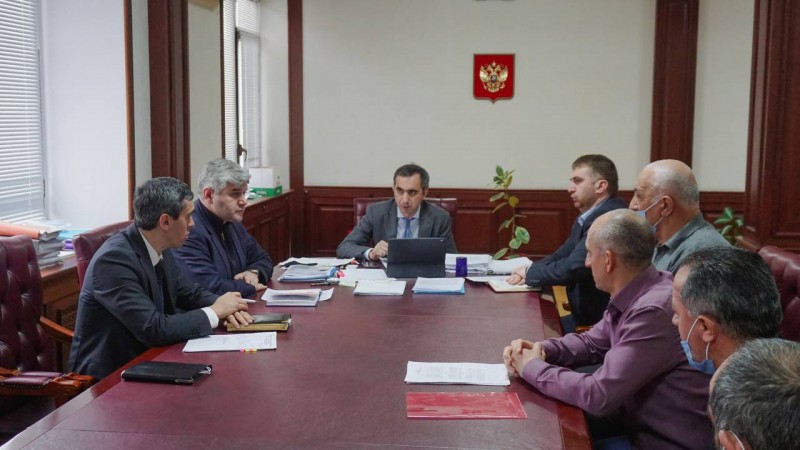 Глава Минимущества Заур Эминов провёл рабочую встречу с представителями села Кумук