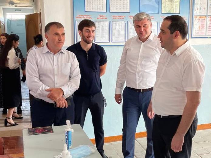 Хабиб Джанаев поздравил с Днём знаний учеников Каранайаульской школы