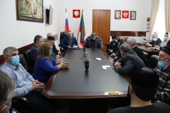 В Миннаце РД прошла встреча с представителями поселков Тарки, Кяхулай и Альбурикент
