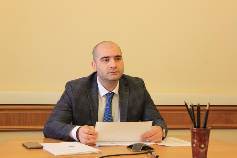 Мурад Алиев провёл селекторное совещание по вопросу погашения задолженности арендаторами республиканского имущества