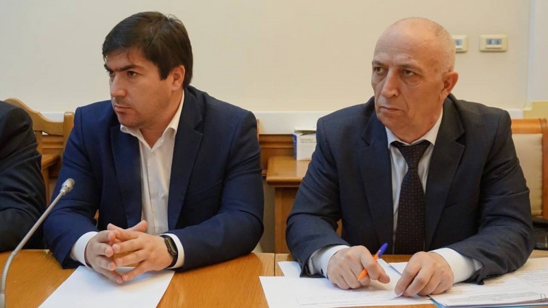 Под руководством Заура Эминова прошло совещание по вопросу использования части земельного участка трассы государственного скотопрогона, расположенного в Сулакской зоне