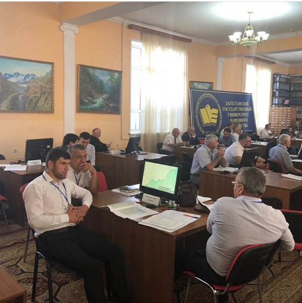 В рамках семинара совещания по организации общественного контроля за ходом реализации проектов развития Республики Дагестан "Стратегия развития: эффективное управление" идёт работа в группах