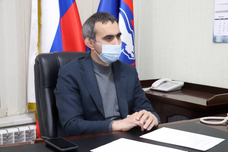 Заур Эминов провел прием граждан в Общественной приемной Д.А.Медведева