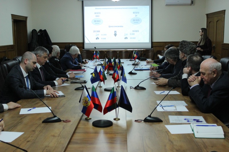 Мурад Алиев принял участие в совещании с представителями общественных организаций и бизнеса по актуальным вопросам итогов государственной кадастровой оценки