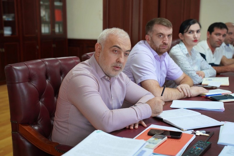 Еженедельное аппаратное совещание прошло под руководством Заура Эминова