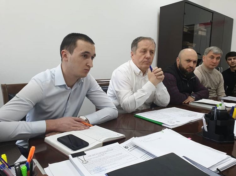 В Минимуществе Дагестана прошло совещание с участием представителей Минприроды Дагестана и руководителей предприятий по разработке карьеров для добычи песка и камня