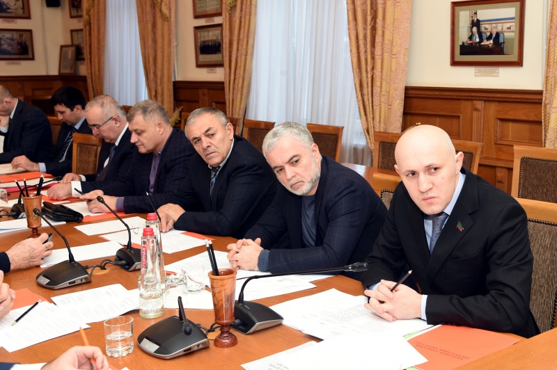 В обсуждении законопроектов «О налоге на имущество организаций» принял участие Министр Минимущества Дагестана