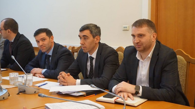 Под руководством Заура Эминова прошло совещание с участием представителей муниципальных образований Республики Дагестан