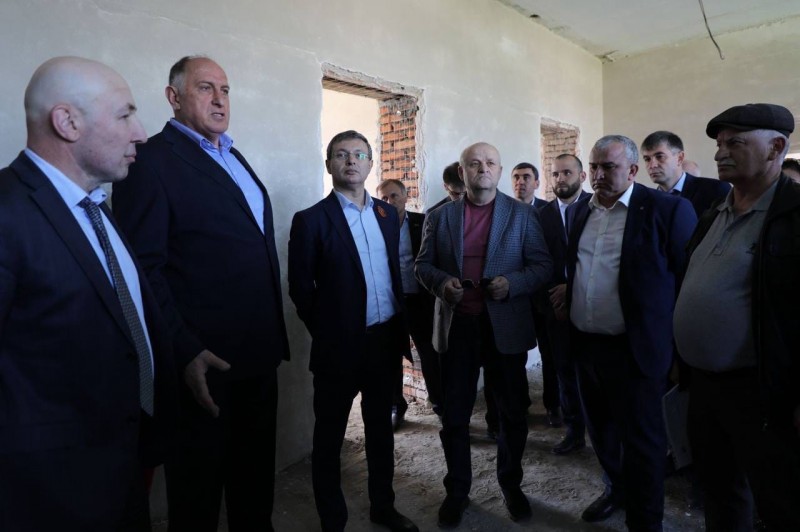 Алефтин Абдуллаев совместно с правительственной делегацией посетил Казбековский район