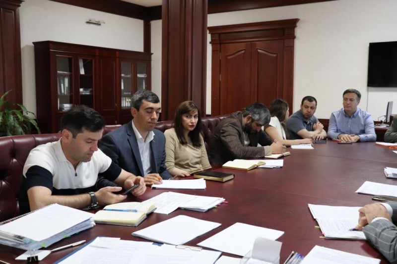 Заур Эминов провел рабочее совещание с сотрудниками Министерства