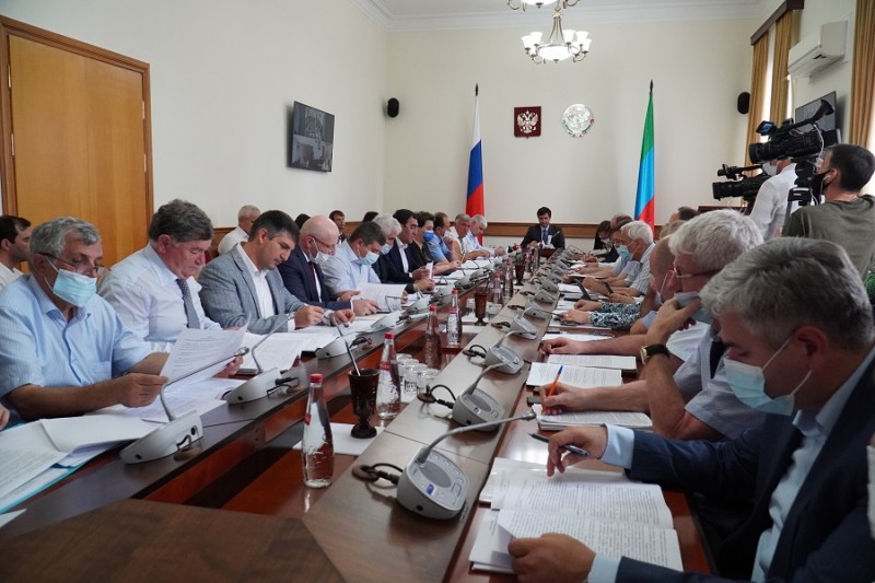 Проекты по созданию ярмарочного комплекса и закладке суперинтенсивного сада получили поддержку Правительства РД