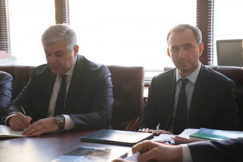 Председатель Правительства Республики Дагестана Абдулмуслим Абдулмуслимов посетил Минимущество Дагестана