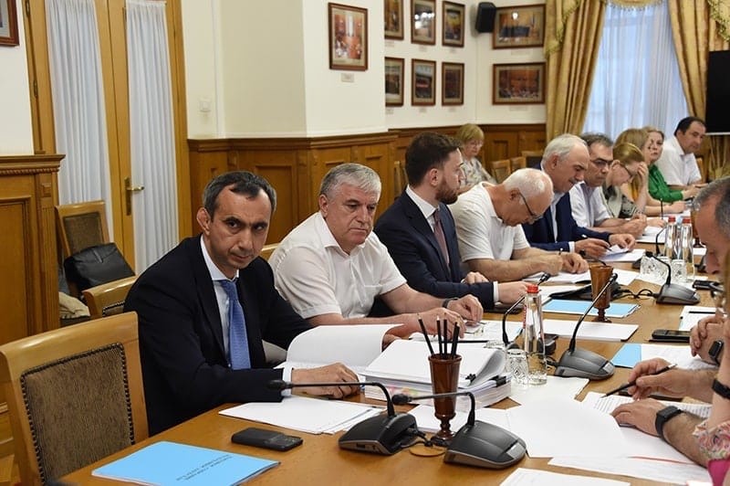 В парламенте рассмотрели вопрос о ходе исполнения Закона «Об управлении государственной собственностью Республики Дагестан»