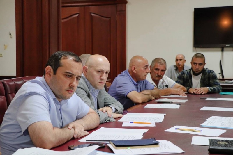 Вопросы государственных унитарных предприятий Казбековского района обсудили в Минимуществе