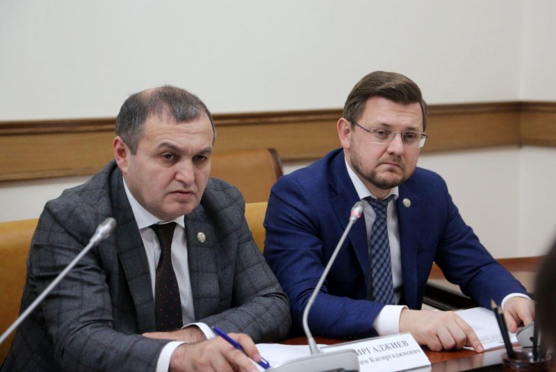 В совещании по вопросу строительства канализационного коллектора «Каспийск-Махачкала» принял участие Агарагим Кагиргаджиев