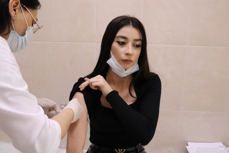 Сотрудники Минимущества Дагестана прошли вакцинацию от COVID-19