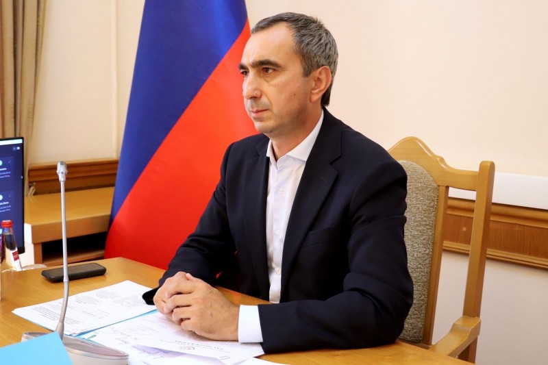 Под руководством Заура Эминова состоялось совещание по вопросу рассмотрения замечаний к проектам нормативно-правовых актов Правительства РД
