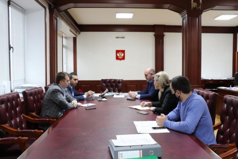 Заур Эминов обсудил земельные вопросы с Главой Хунзахского района