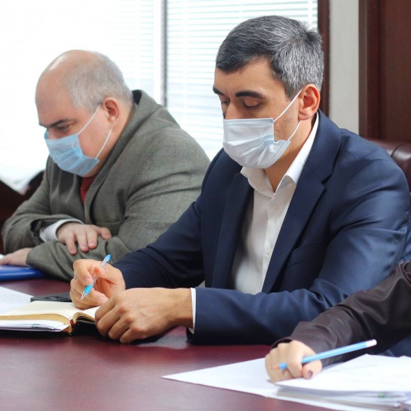 Еженедельное аппаратное совещание прошло под руководством Заура Эминова