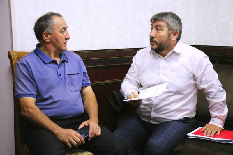 Эмиль Татаев провёл совещание комиссии по актуализации перечня объектов недвижимости, в отношении которых налоговая база определяется как кадастровая стоимость на 2022 год