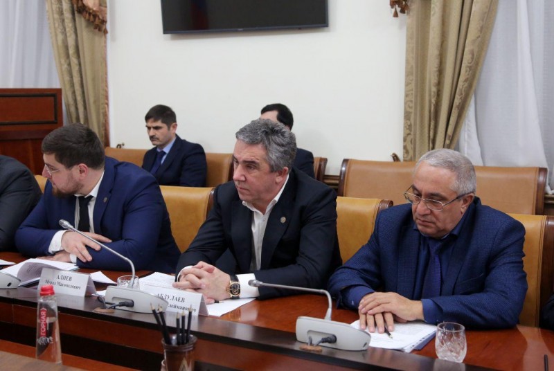 В совещании по вопросу строительства канализационного коллектора «Каспийск-Махачкала» принял участие Агарагим Кагиргаджиев