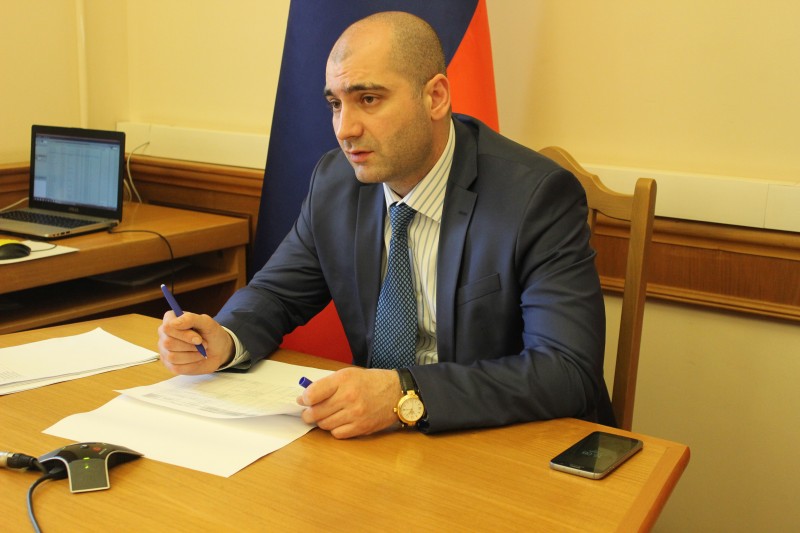 Мурад Алиев провёл совещание с должниками по аренде республиканского имущества