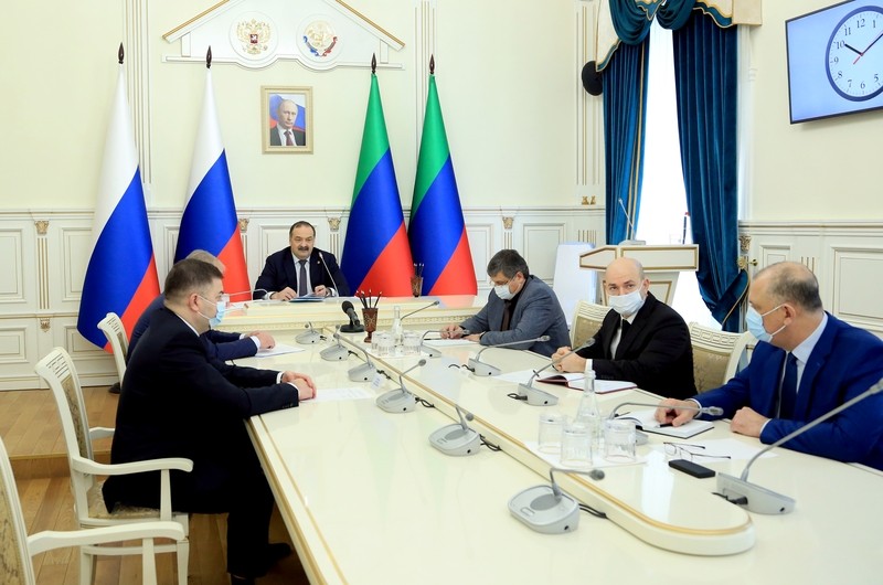 Сергей Меликов провел первое после возвращения в регион совещание
