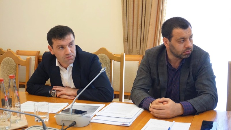 Заур Эминов провёл совещание по вопросу рассмотрения замечаний к проектам нормативных актов Правительства РД